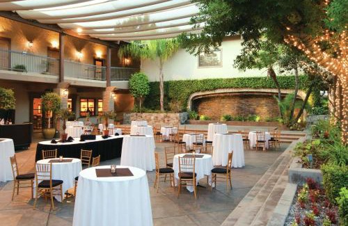 Claremont Hotel | Inviting DoubleTree by Hilton Claremont with Ocean View Pool