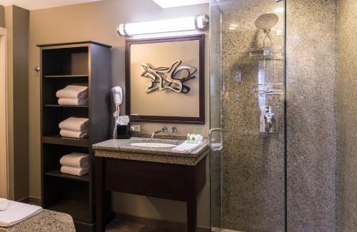 Concord Hotel | Discover Holiday Inn Concord Downtown with Premier Amenities