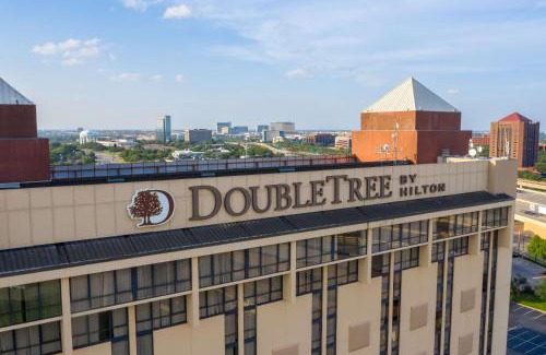 Richardson Hotel | Relax at DoubleTree by Hilton Dallas/Richardson: 4-Star Amenities