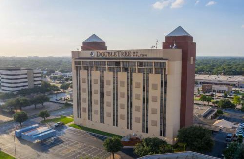 Richardson Hotel | Relax at DoubleTree by Hilton Dallas/Richardson: 4-Star Amenities
