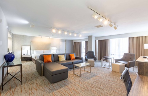 Richardson Hotel | Modern Comfort at DoubleTree by Hilton Dallas - Richardson