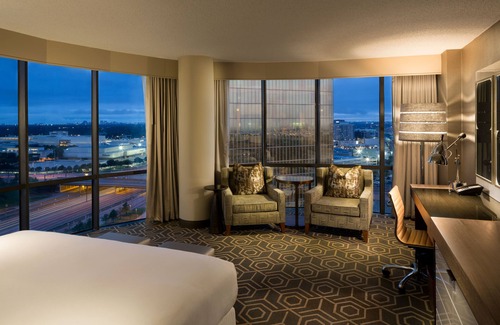 Dallas Hotel | Explore DoubleTree by Hilton Dallas - Campbell Centre