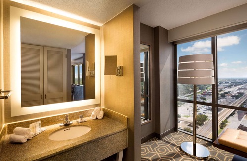 Dallas Hotel | Explore DoubleTree by Hilton Dallas - Campbell Centre