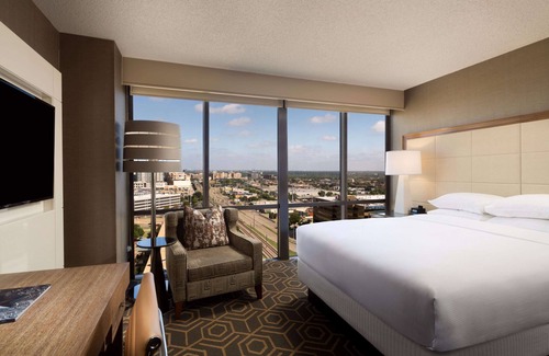 Dallas Hotel | Explore DoubleTree by Hilton Dallas - Campbell Centre