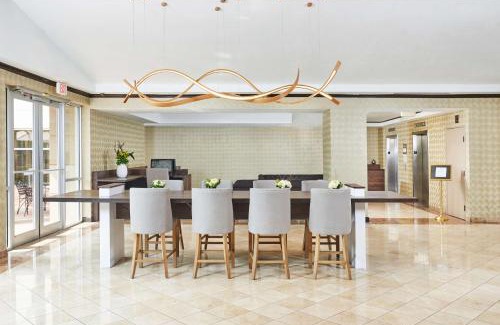 Dallas Design District Hotel | Discover DoubleTree by Hilton Dallas Market Center Amenities
