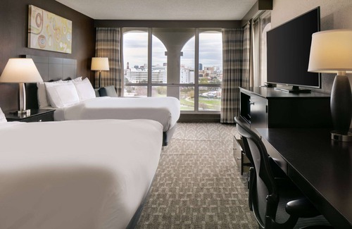 Dallas Design District Hotel | Relax at DoubleTree by Hilton Dallas - Market Center Hotel
