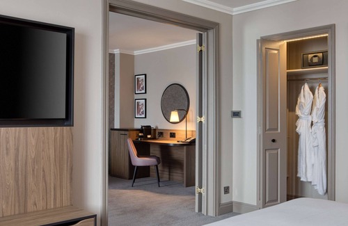 Stone Hotel | Discover DoubleTree by Hilton Dartford Bridge with Spa & Pool
