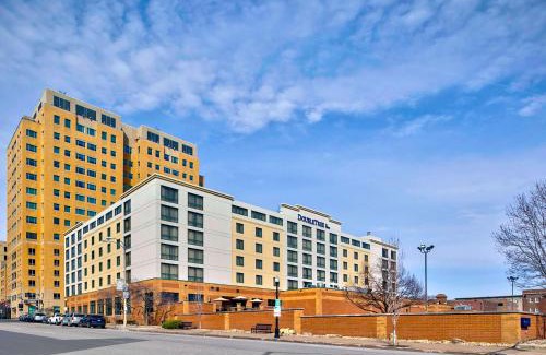 Downtown Hotel | Relax at DoubleTree by Hilton Davenport with Ocean Views