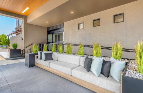 Belcaro Hotel | Discover DoubleTree by Hilton Denver Cherry Creek