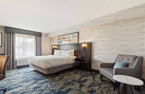 Front Royal Hotel | Inviting DoubleTree by Hilton Front Royal with Spa & Pool