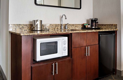 Fairfield Hotel | Relax at DoubleTree by Hilton Fairfield: Family-Friendly Suites