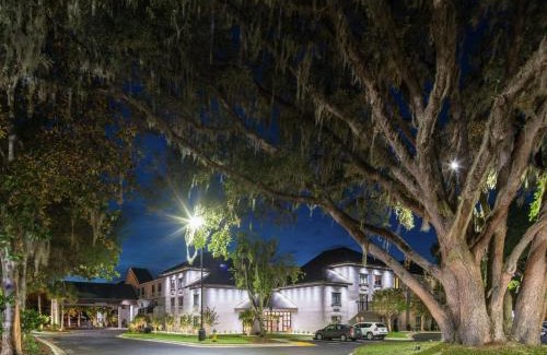 Gainesville Hotel | Relax at DoubleTree by Hilton Gainesville with Pool & Ocean Views