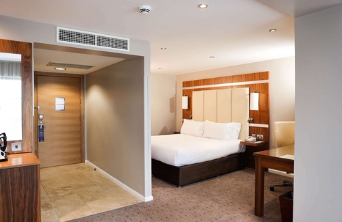 Bletchley Hotel | Discover DoubleTree by Hilton Milton Keynes: 4-Star Comfort