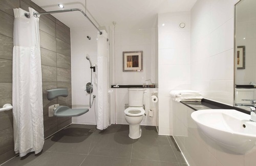Bellshill Hotel | Relax at DoubleTree by Hilton Glasgow Strathclyde with Spa & Pool