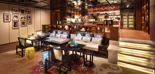 Yuexiu Hotel | Experience DoubleTree by Hilton Guangzhou with Shuttle Service