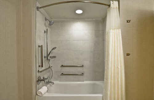 Highlands - Perkins Hotel | Discover the DoubleTree by Hilton Baton Rouge Experience