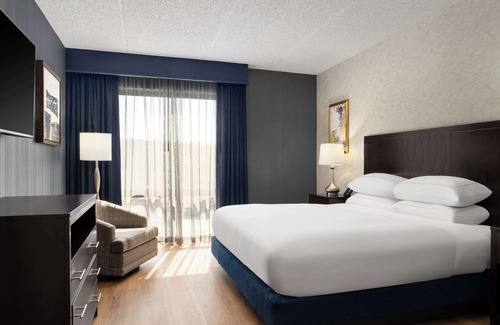 Windsor Locks Hotel | Relaxing Stay at DoubleTree by Hilton Hartford - Bradley Airport