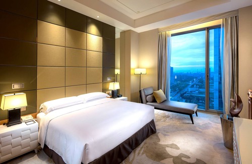 Jianggan Hotel | Relax at DoubleTree by Hilton Hangzhou East with Spa & Pool
