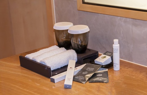 Jianggan Hotel | Relax at DoubleTree by Hilton Hangzhou East with Spa & Pool