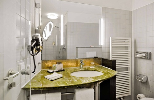 Mitte Hotel | Discover DoubleTree by Hilton Hannover Schweizerhof - 4-Star Retreat