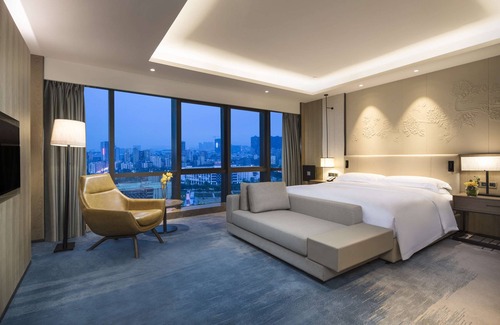 Longhua District Hotel | Highly Rated DoubleTree by Hilton Shenzhen Longhua Hotel