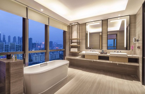 Longhua District Hotel | Highly Rated DoubleTree by Hilton Shenzhen Longhua Hotel