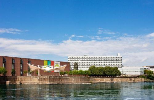 South Bend Hotel | Explore DoubleTree by Hilton South Bend with Pool & Dining