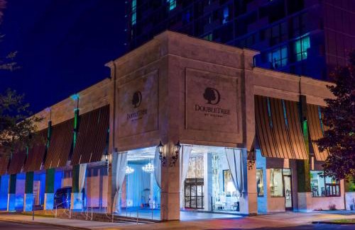 Capitol Hill Hotel | Discover DoubleTree by Hilton Tallahassee: Family-Friendly Stay