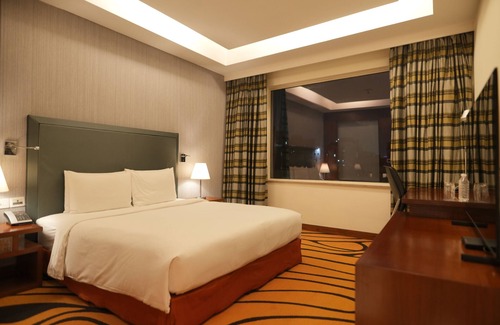 Ghata Hotel | Elegant DoubleTree by Hilton Gurgaon with Spa & Pool Access