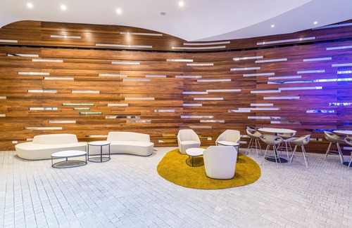 Wroclaw City Center Hotel | 5-Star DoubleTree by Hilton Wroclaw with Spa & Pool Access