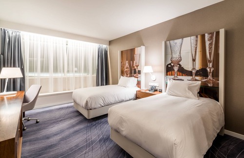 Wroclaw City Center Hotel | 5-Star DoubleTree by Hilton Wroclaw with Spa & Pool Access