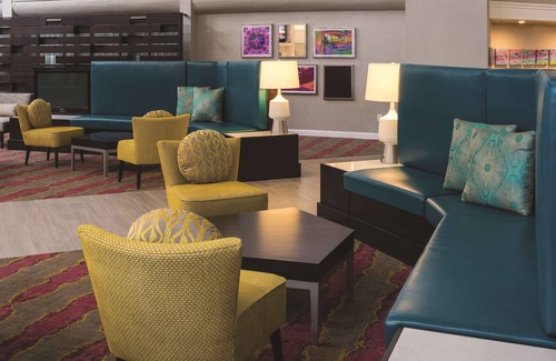 Waters Park Hotel | Inviting DoubleTree by Hilton Hotel Austin Northwest Arboretum