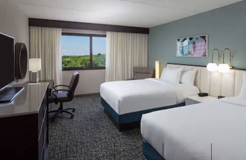 Waters Park Hotel | Inviting DoubleTree by Hilton Hotel Austin Northwest Arboretum