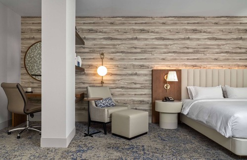 Dallas Hotel | Discover Comfort at DoubleTree by Hilton Dallas – Love Field