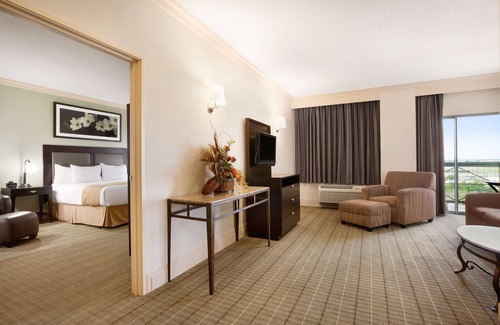 Dallas Hotel | Discover Comfort at DoubleTree by Hilton Dallas – Love Field