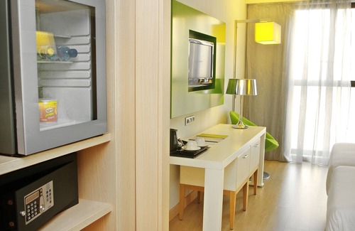 Eixample Hotel | Charming DoubleTree by Hilton Girona with Pool & Spa