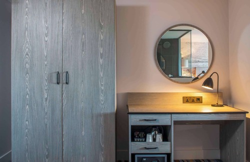 Claverham Hotel | Discover DoubleTree by Hilton Bristol South - Cadbury House