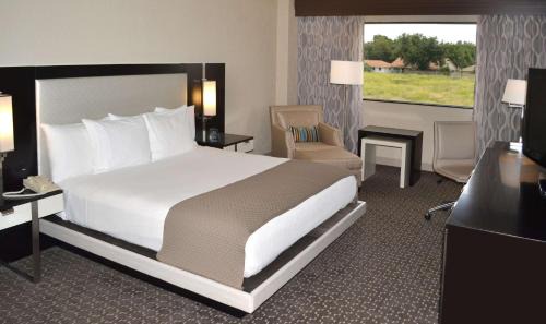 Southeast Houston Hotel | Comfort and Quality at DoubleTree by Hilton Hobby Airport