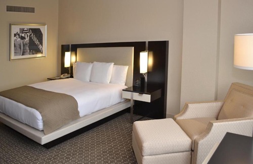 Southeast Houston Hotel | Comfort and Quality at DoubleTree by Hilton Hobby Airport