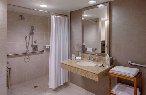 Greenway Plaza-Upper Kirby Hotel | Inviting Retreat at DoubleTree by Hilton Houston - Greenway Plaza