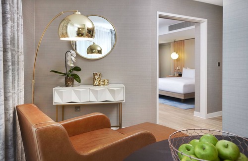 Custom House Hotel | Modern Comfort at DoubleTree by Hilton London ExCel