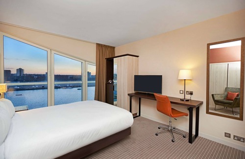 Custom House Hotel | Modern Comfort at DoubleTree by Hilton London ExCel