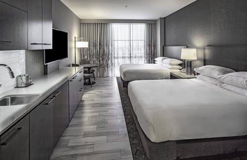 Modesto Hotel | Relax at DoubleTree by Hilton Hotel Modesto: Pool & Spa