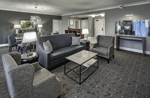Modesto Hotel | Relax at DoubleTree by Hilton Hotel Modesto: Pool & Spa