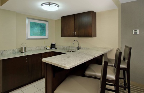 Newark Hotel | Comfortable Stay at DoubleTree by Hilton Newark, Ohio