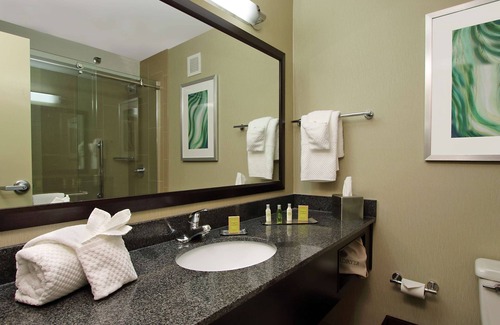 Newark Hotel | Comfortable Stay at DoubleTree by Hilton Newark, Ohio
