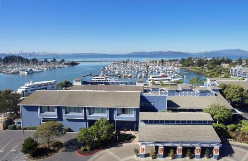 Berkeley Hotel | Pet-Friendly Retreat at DoubleTree by Hilton Berkeley Marina