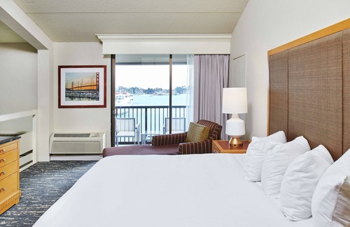 Berkeley Hotel | Relax at DoubleTree by Hilton Berkeley Marina with Pool & Spa