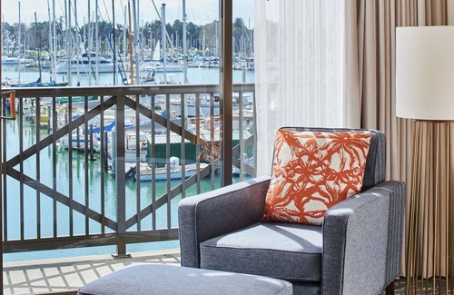 Berkeley Hotel | Relax at DoubleTree by Hilton Berkeley Marina with Pool & Spa