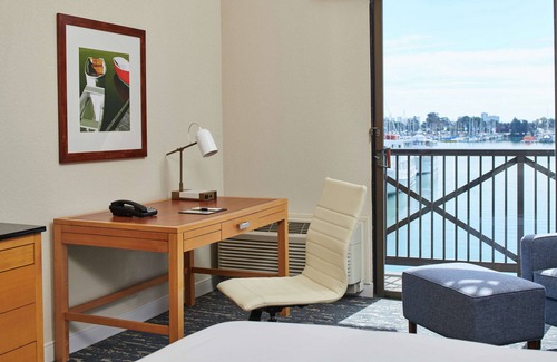 Berkeley Hotel | Relax at DoubleTree by Hilton Berkeley Marina with Pool & Spa